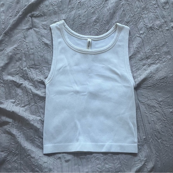 SinchSeamless Rib Crew Tank | Sunday Best - Picture 6 of 8